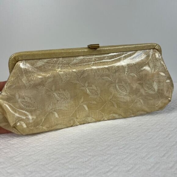 Vintage 70s Women's Victorian Gold Floral Clasp Clutch Wallet Purse Coin Pouch - Picture 2 of 10
